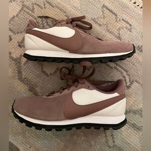 Nike Pre-Love O.X. suede Lifestyle Shoes
